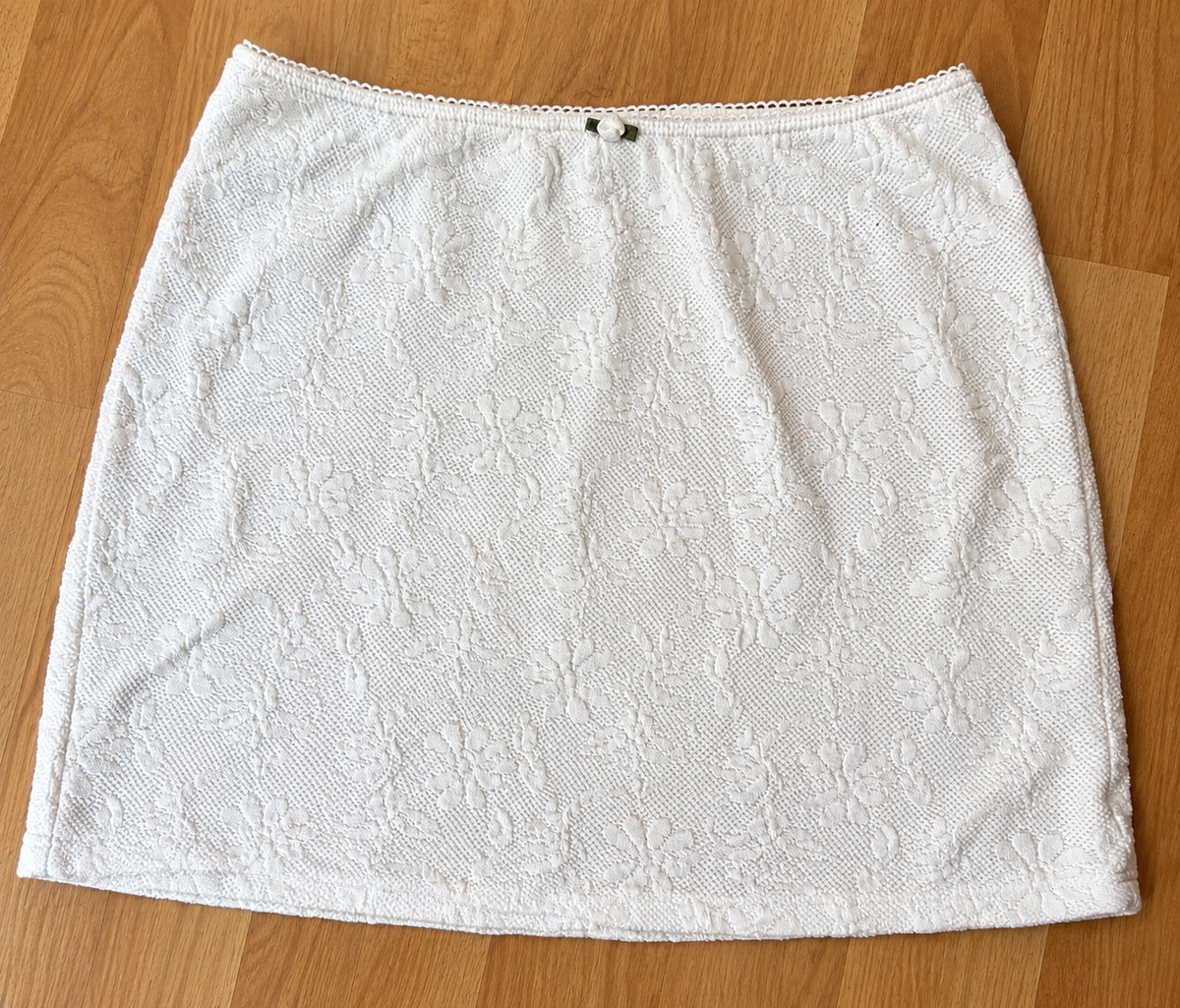 Falda Vintage Blanca de Encaje Floral