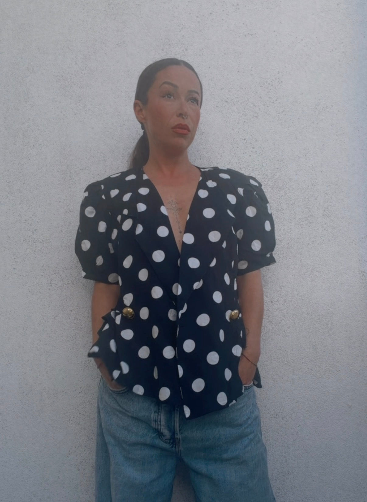 Blusa vintage lunares 90s negra con botones dorados