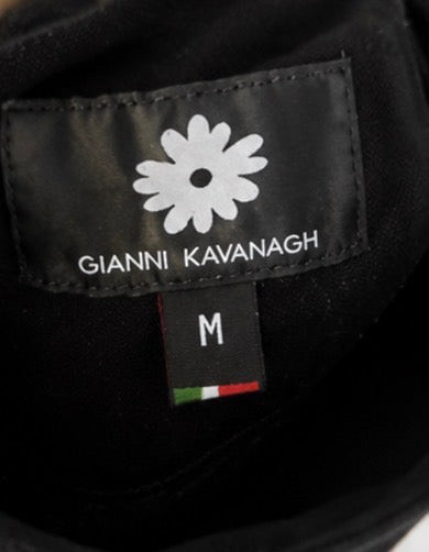 Polo Gianni Kavanagh Negro | Cuello Alto con Placa Metálica