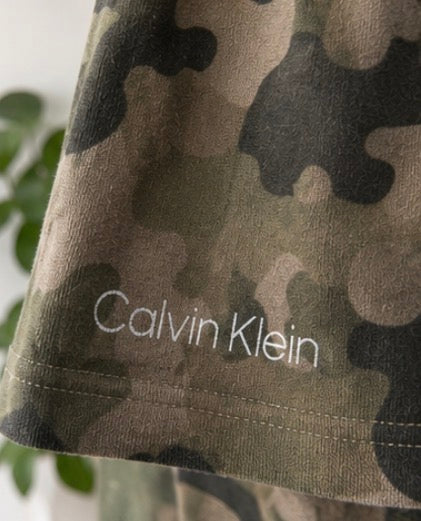 Camiseta Calvin Klein Camuflaje Verde Militar
