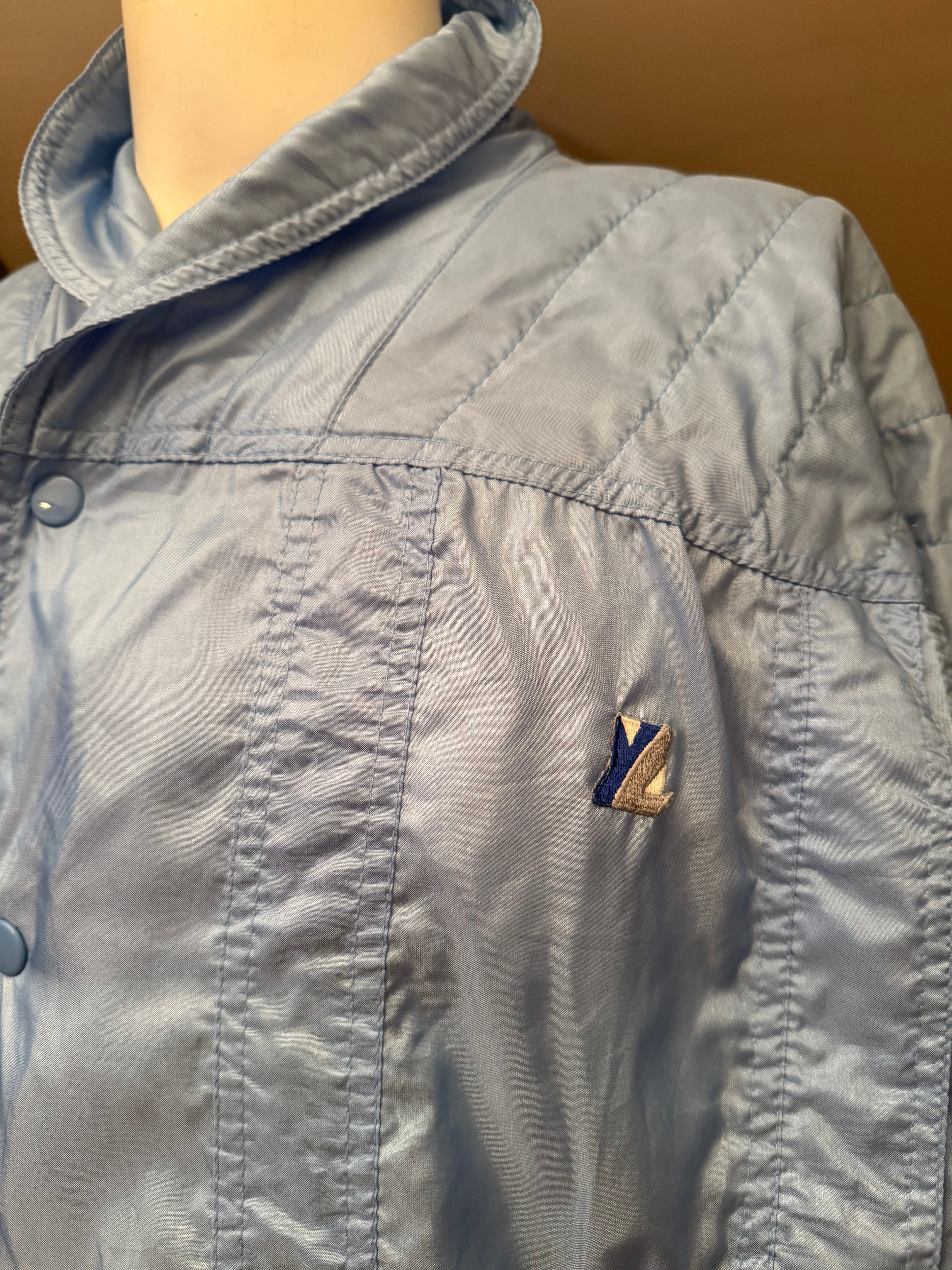 Chaqueta vintage 90s azul cielo satinada minimal sporty retro jacket