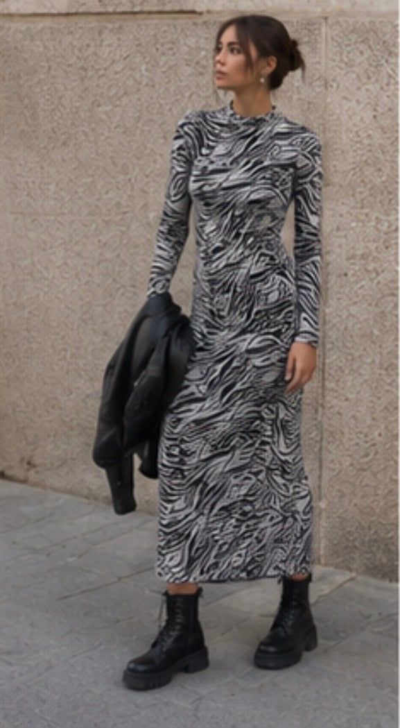 Vestido largo animal print cebra Bershka · Talla M