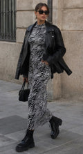 Vestido largo animal print cebra Bershka · Talla M