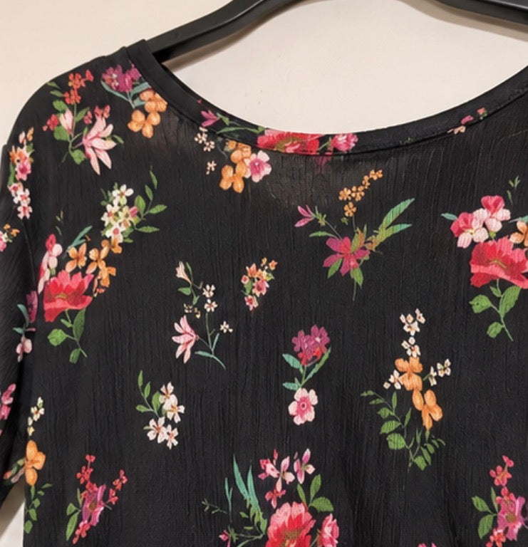 Vestido floral negro Bershka BSKGIRL · Talla M