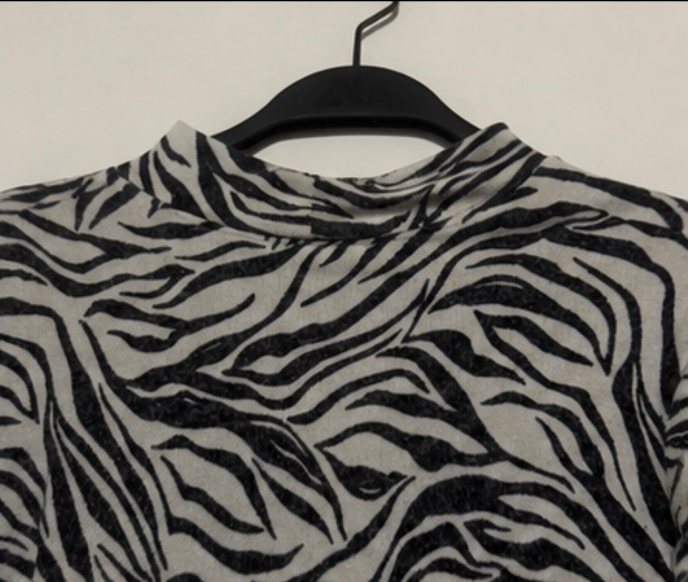 Vestido largo animal print cebra Bershka · Talla M