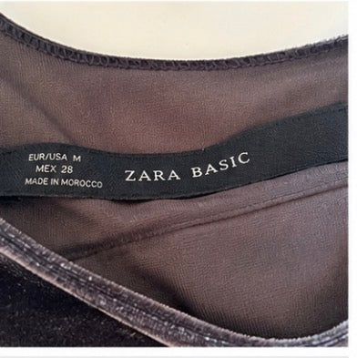 Vestido efecto terciopelo gris con espalda de tul
