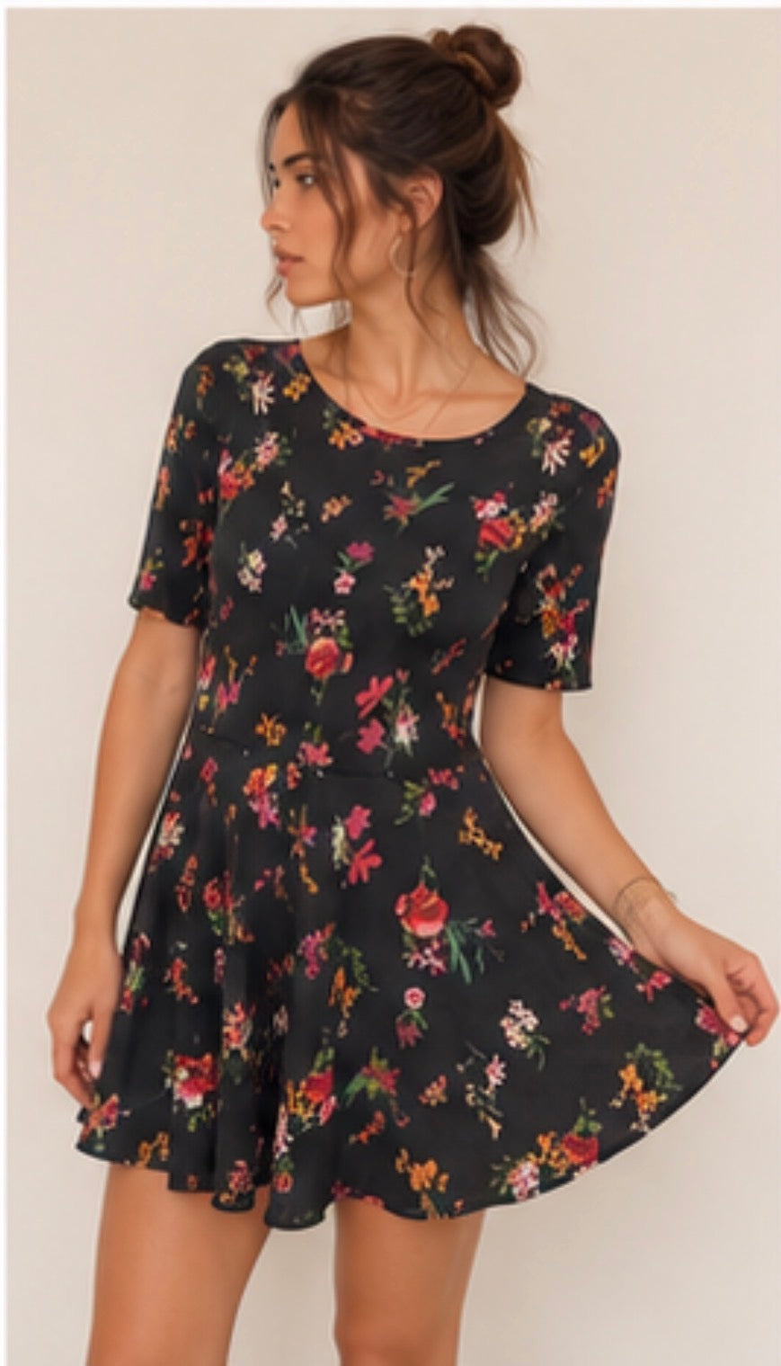 Vestido floral negro Bershka BSKGIRL · Talla M