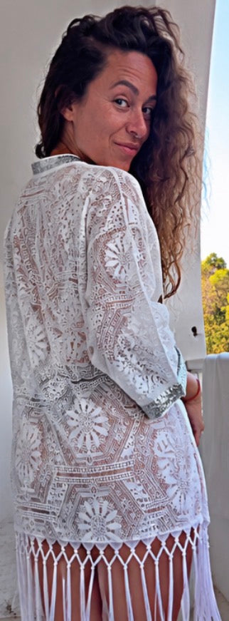 Kimono Vintage Ibicenco de Encaje con Flecos – Blanco