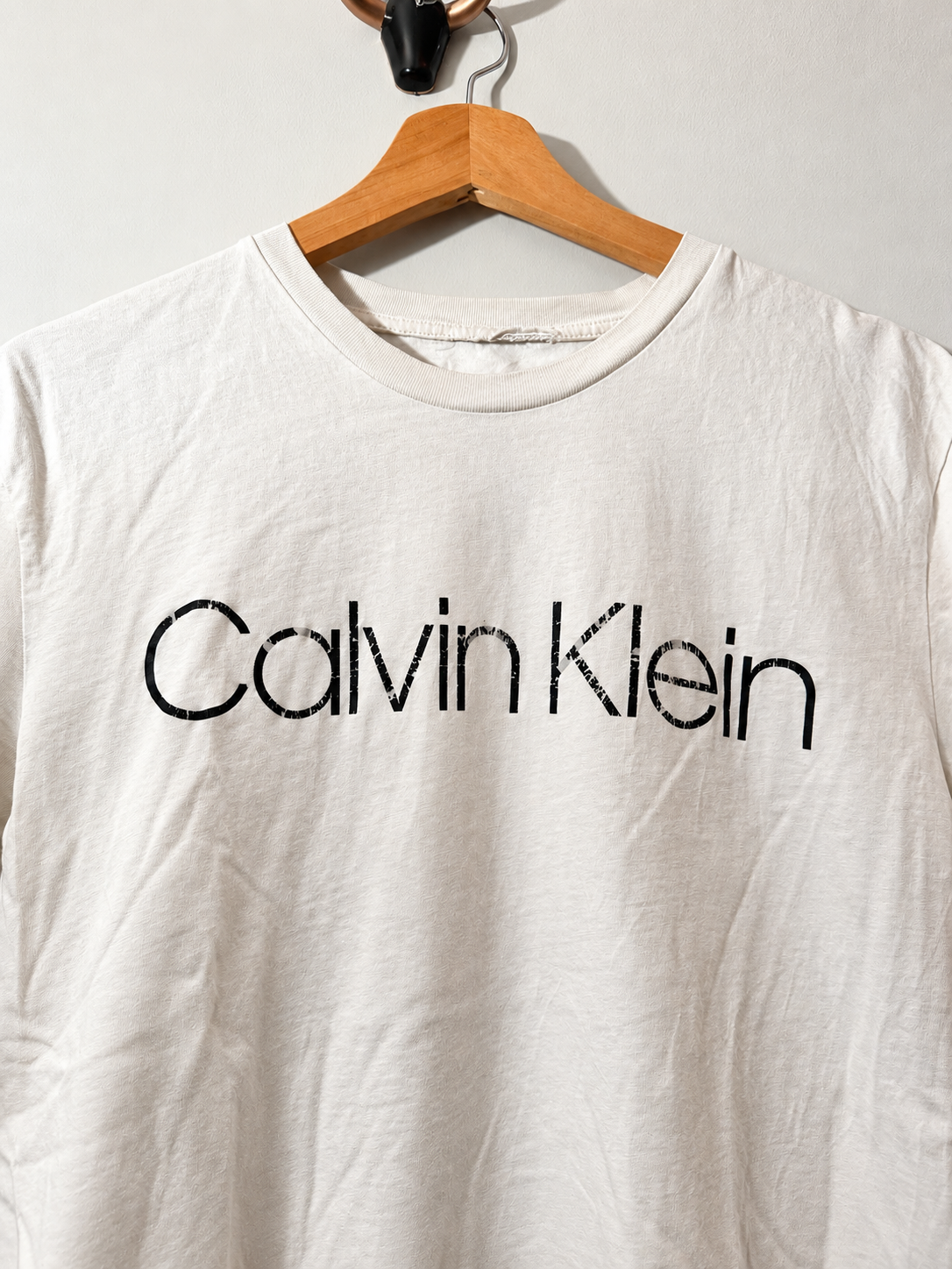 Camiseta Calvin Klein Vintage · Logo Frontal