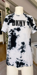 Camiseta DKNY Tie-Dye Blanco y Negro | Logo Frontal | Talla M