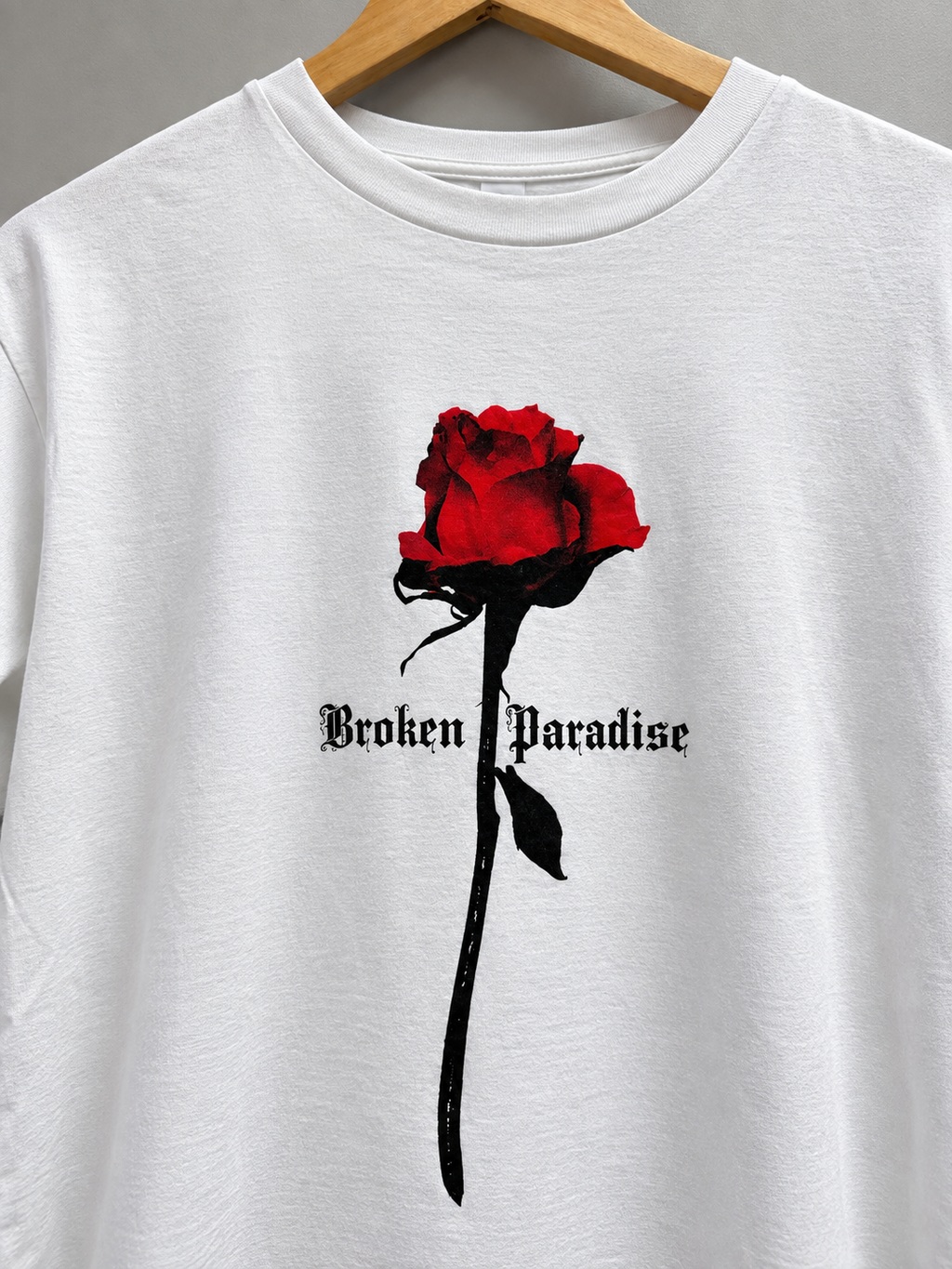 Camiseta Broken Paradise · White Rose