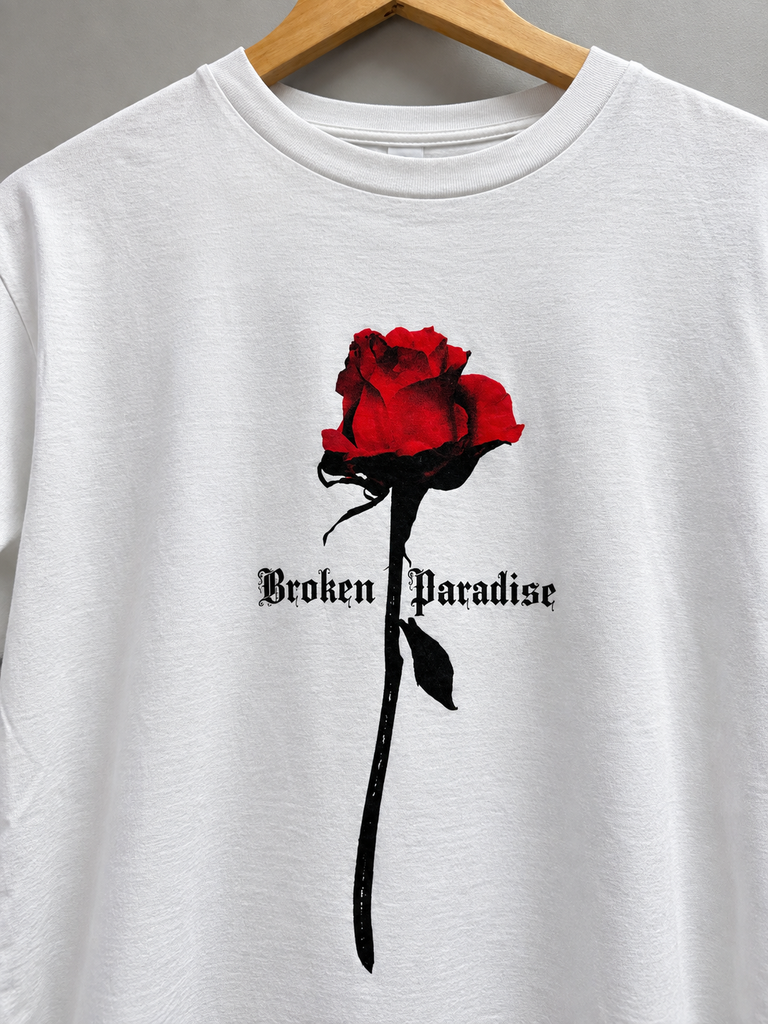 Camiseta Broken Paradise · White Rose