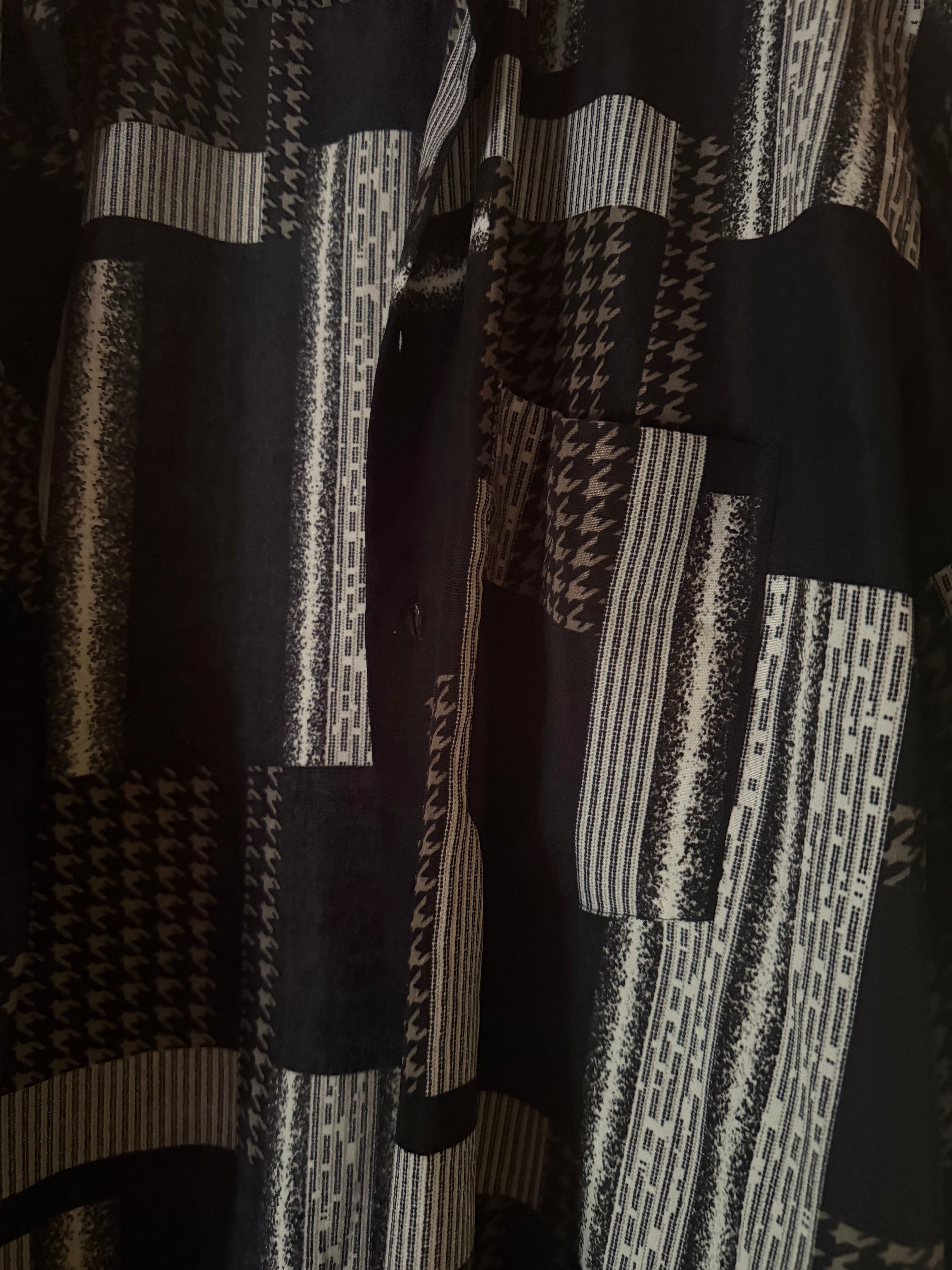 Camisa Vintage Oversize Estampado Geométrico Blanco y Negro | RENEW