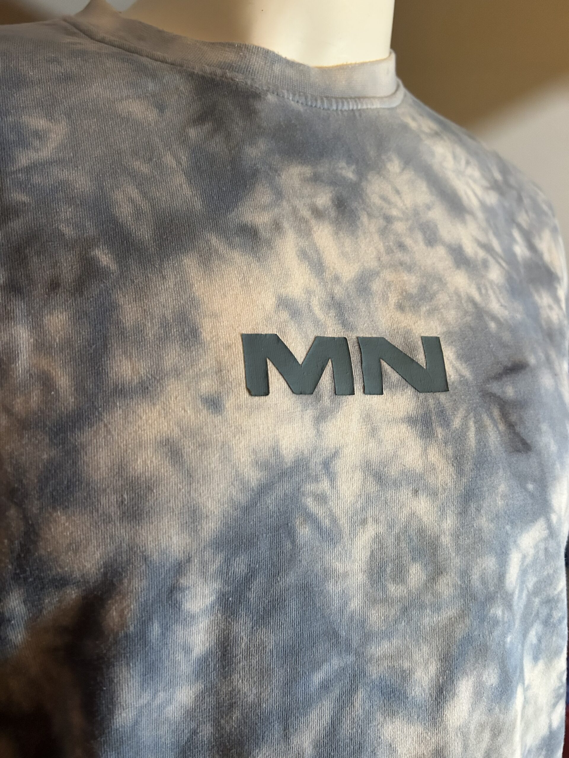 Camiseta Tie Dye Azul “MN” – Talla M