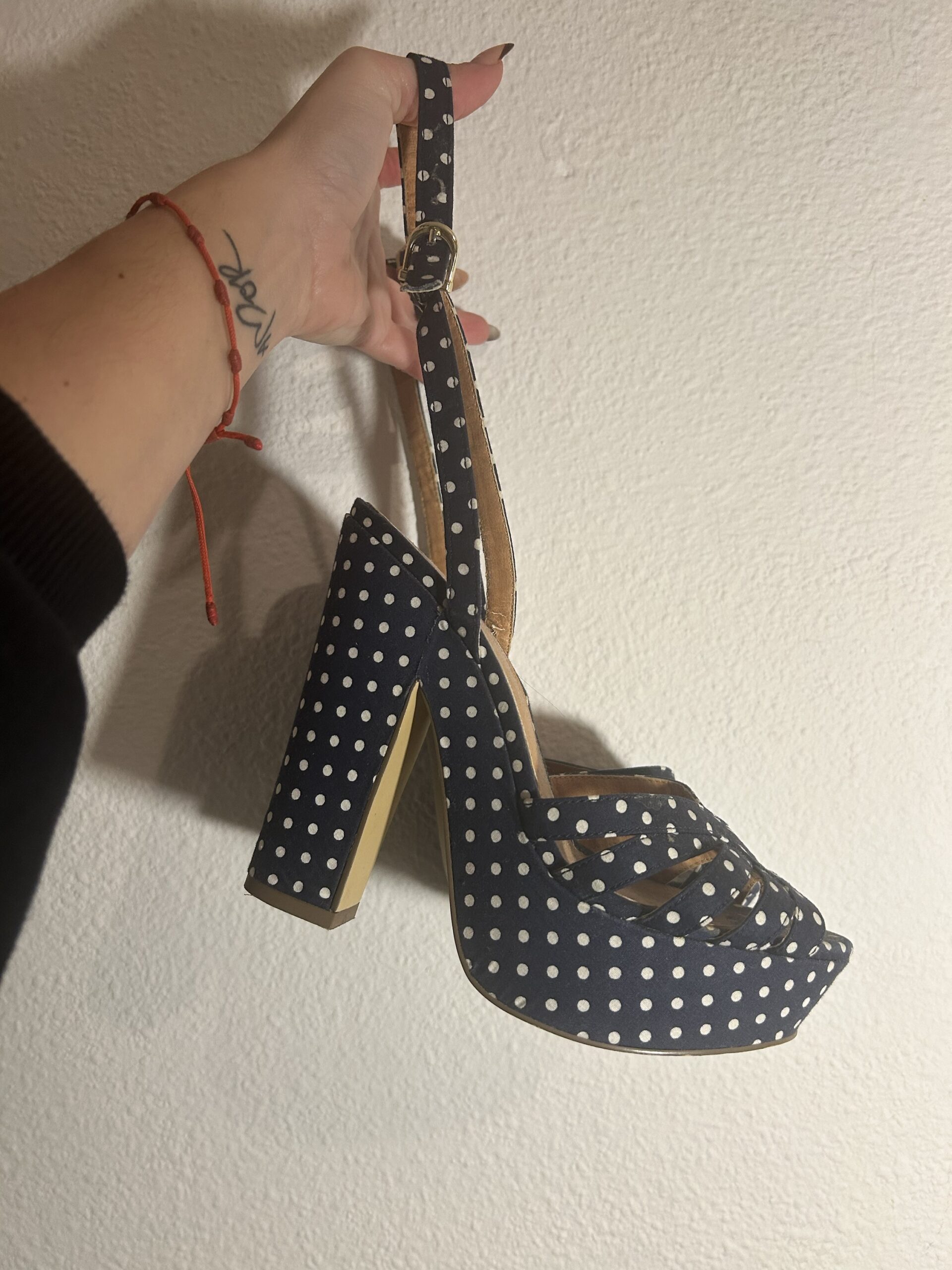 Sandalias Vintage de Tacón Alto Azul Marino con Lunares – Talla 36