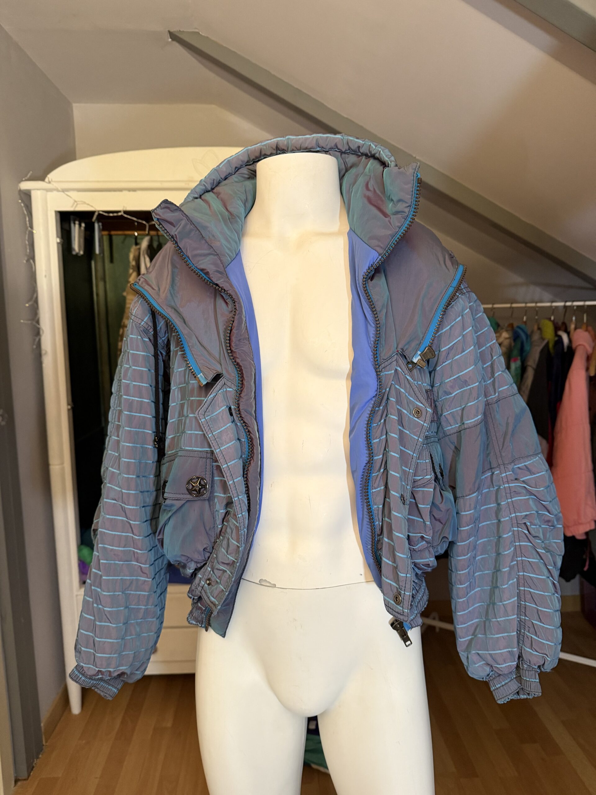 Cazadora acolchada vintage 90s iridiscente – Detalles únicos