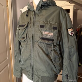 Cazadora técnica Wampum Race vintage verde militar – estilo expedición