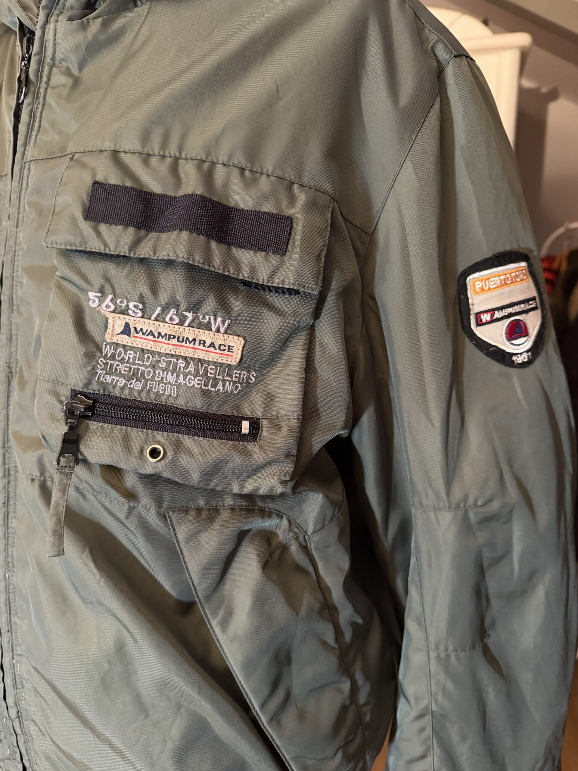 Cazadora técnica Wampum Race vintage verde militar – estilo expedición - Imagen 3