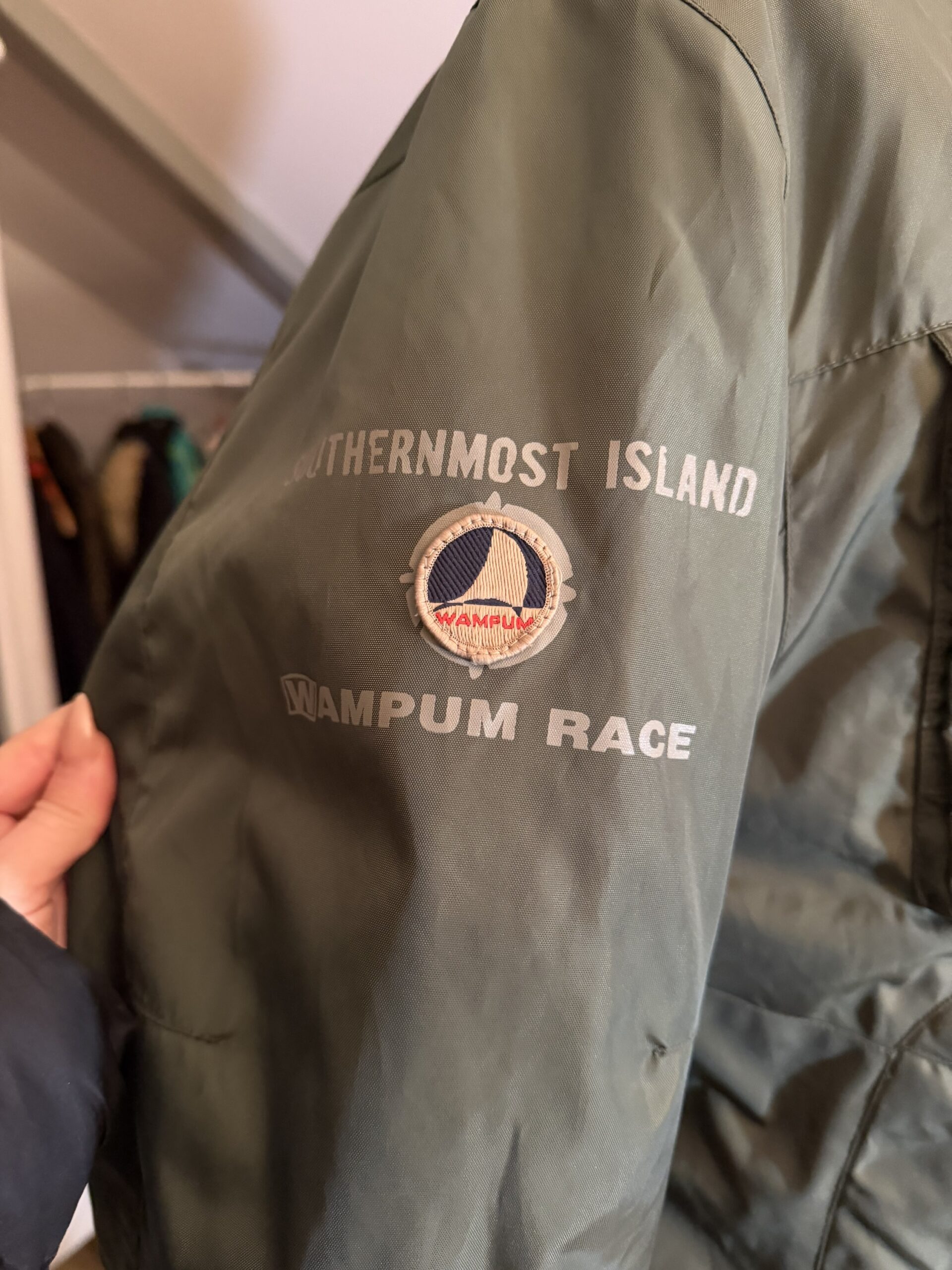 Cazadora técnica Wampum Race vintage verde militar – estilo expedición - Imagen 4