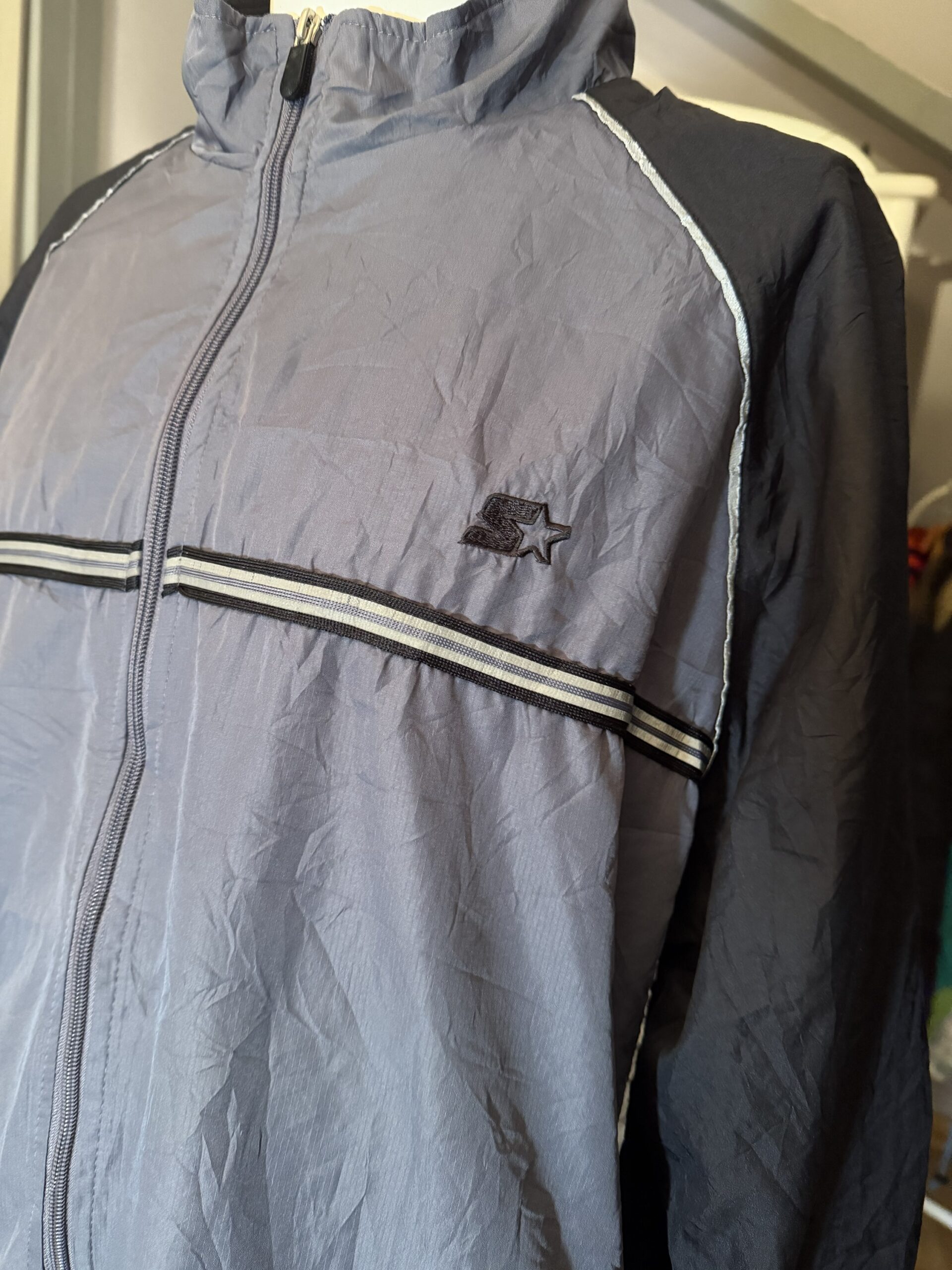 Chaqueta deportiva vintage 90s gris y negra - Imagen 2