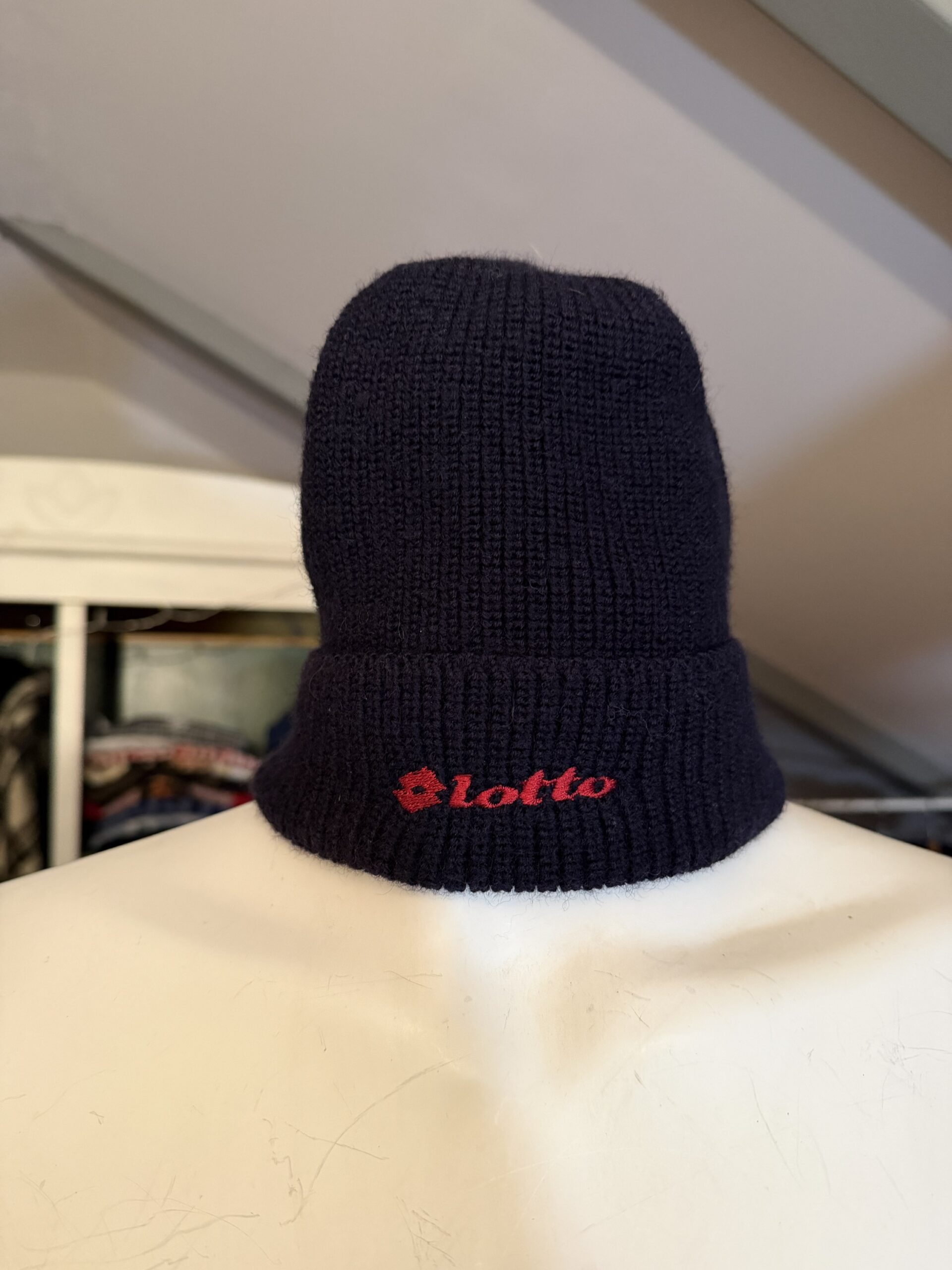 Gorro vintage Lotto negro