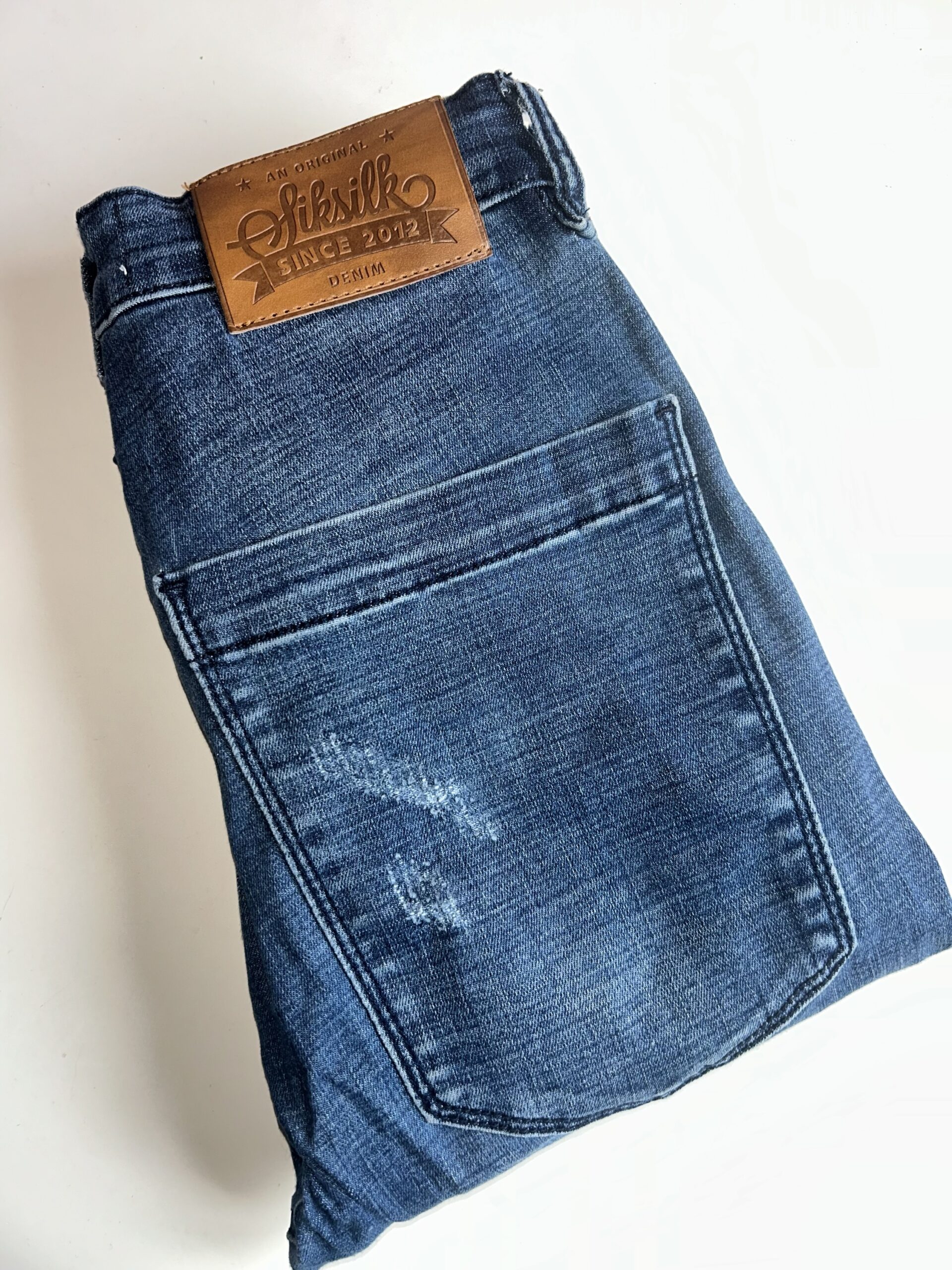 Vaquero denim custom rosas – Ofiksilk - Imagen 2